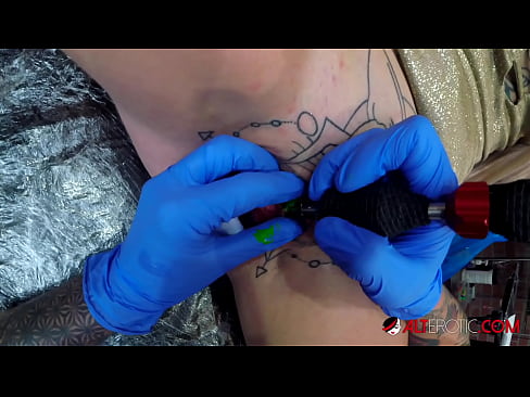 ❤️ Sully Savage ea nang le li-tattoo tse chesang haholo o ile a fumana tattoo clitoris ea hae ️  ❤